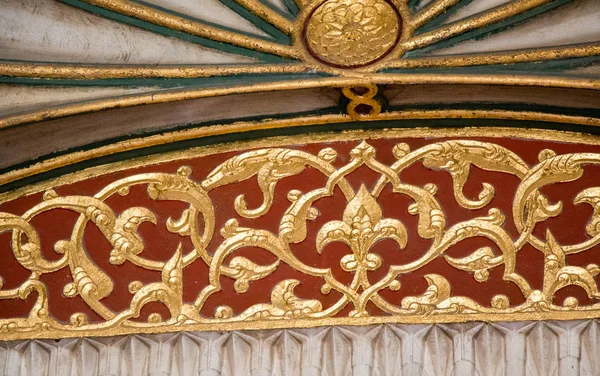 Osmanlı zamanının çiçek desenli örneği