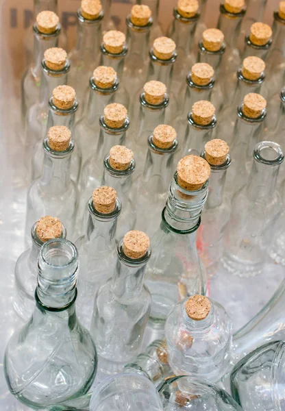 空の小さな透明なボトルのセット — ストック写真