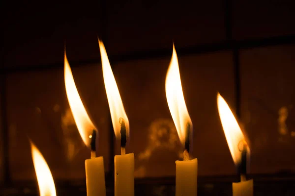 Velas Ardientes Con Luz Vela Oscuridad — Foto de Stock