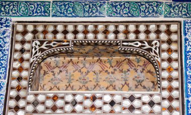 Osmanlı sanatı İnci kaküllerin Anası örneğidir