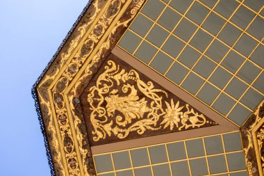 Osmanlı zamanının çiçek desenli örneği