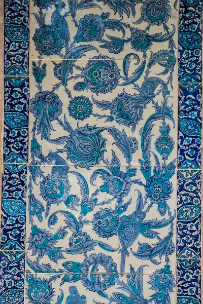 Osmanlı zamanının çiçek desenli örneği