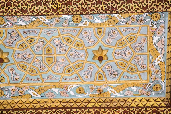 Osmanlı zamanının çiçek desenli örneği