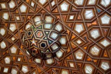 Osmanlı sanatı İnci kaküllerin Anası örneğidir