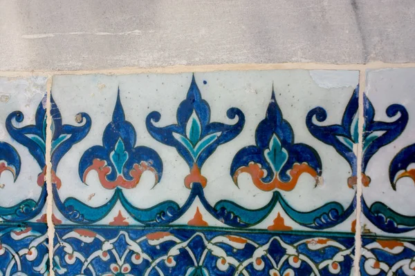 Osmanlı el yapımı çiçek desenli Türk fayansları