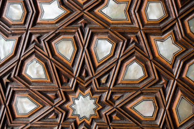 Osmanlı sanatı İnci kaküllerin Anası örneğidir