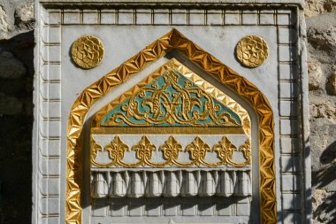 Osmanlı mermeri, çiçek desenli oyma sanat eserleri