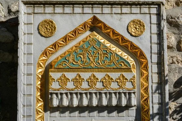 Osmanlı mermeri, çiçek desenli oyma sanat eserleri