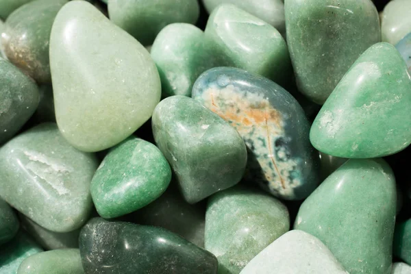 天然の鉱物岩の標本としてのアベンチュリン宝石 — ストック写真