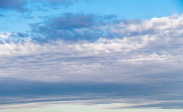 Céu Azul Coberto Nuvens — Fotografia de Stock