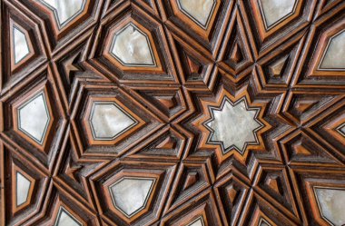 Osmanlı sanatı İnci kaküllerin Anası örneğidir