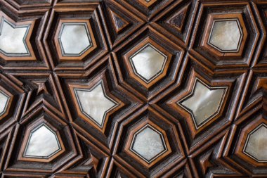 Osmanlı sanatı İnci kaküllerin Anası örneğidir