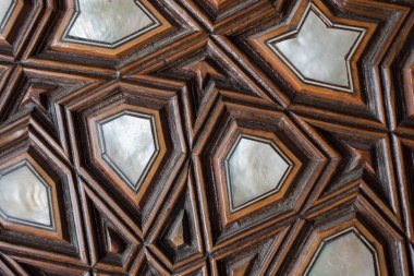 Osmanlı sanatı İnci kaküllerin Anası örneğidir