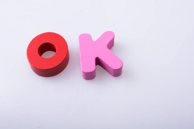 Tamam renkli mektup blok ile yazılmış kelime