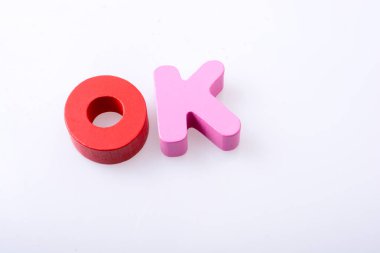 Tamam renkli mektup blok ile yazılmış kelime