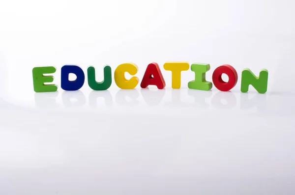 Ordet Utbildning Skrivet Med Färgglada Bokstäver Block — Stockfoto