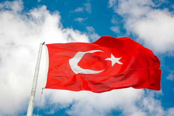 Турецкий Национальный Флаг Висит Шесте Открытым Небом — стоковое фото