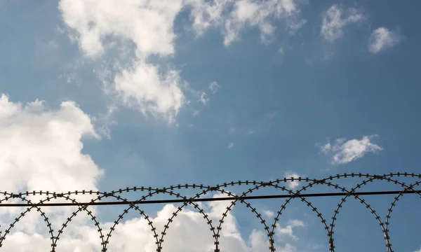 Забор Колючей Проволоки — стоковое фото