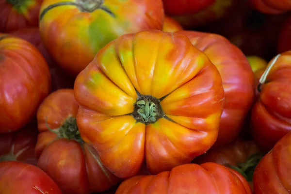 Leckere Frische Tomaten Auf Dem Markt Blick — Stockfoto