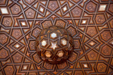 Osmanlı sanatı İnci kaküllerin Anası örneğidir