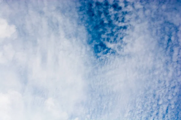 Хмари Білого Кольору Знайдені Фоні Блакитного Неба — стокове фото