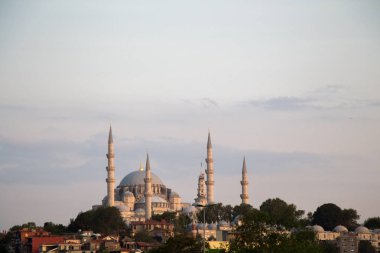 İstanbul 'daki Osmanlı tarzı caminin dış görünüşü