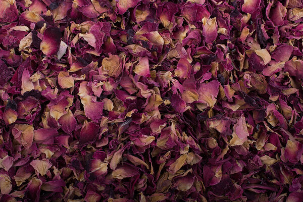 Фон из сушеных лепестков роз как травяной чай