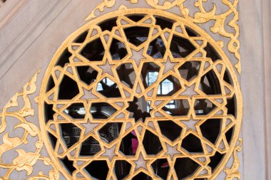 Osmanlı mermeri, çiçek desenli oyma sanat eserleri