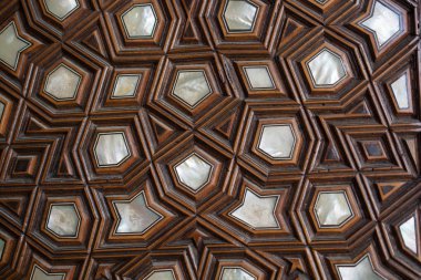 Osmanlı sanatı İnci kaküllerin Anası örneğidir