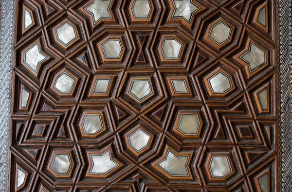 Osmanlı sanatı İnci kaküllerin Anası örneğidir