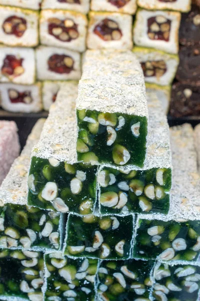 Türk tatlıları geleneksel tarzda yapılıyor