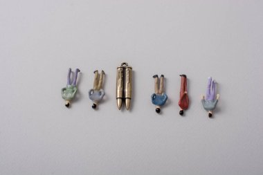 Erkekler figür modeli ve Mermi savaş fotoğrafçılığına karşı kavramsal