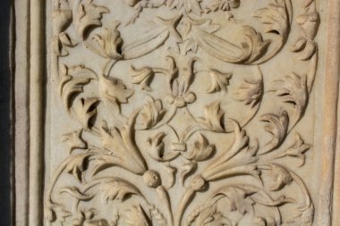 Osmanlı mermeri, çiçek desenli oyma sanat eserleri