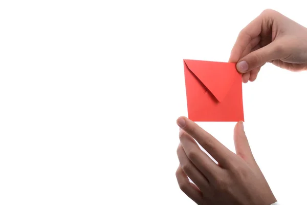 Hand Met Een Rode Envelop Een Witte Achtergrond — Stockfoto