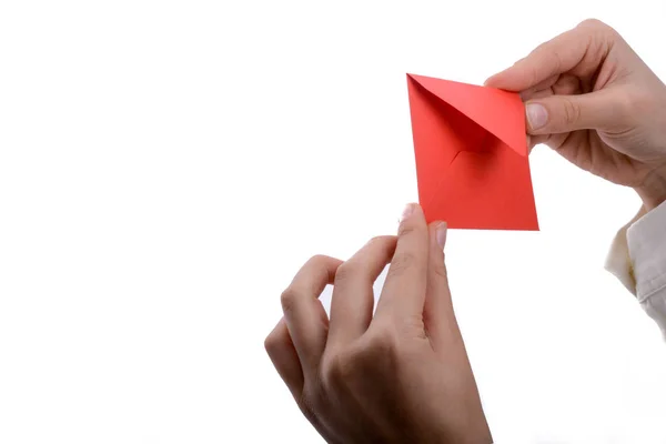 Mano Sosteniendo Sobre Rojo Sobre Fondo Blanco — Foto de Stock