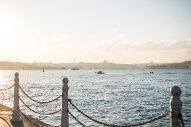 Uzak mesafedeki Ayasofya ve Mavi Cami 'nin olduğu Bakire Kulesi' nden akşam görüntüsü.