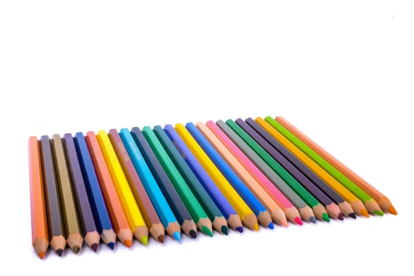 Crayons Couleur Alignés Sur Fond Blanc — Photo