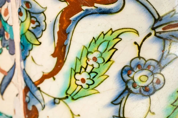 Osmanlı el yapımı çiçek desenli Türk fayansları