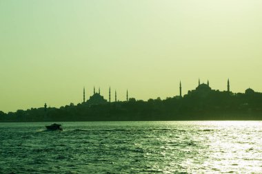 İstanbul 'daki Osmanlı tarzı caminin dış görünüşü