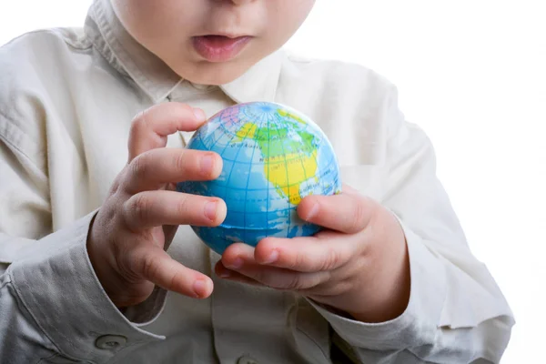Dziecko Trzymające Mały Glob Dłoni Białym Tle — Zdjęcie stockowe