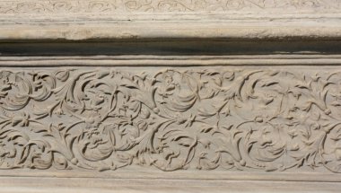 Osmanlı mermeri, çiçek desenli oyma sanat eserleri