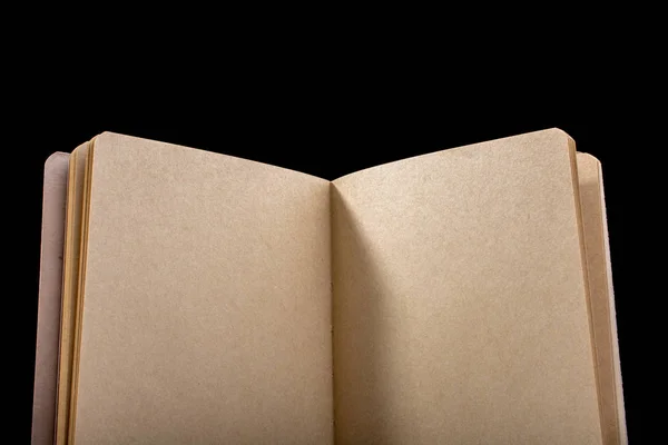 黒の背景に開く茶色の色のノートブック — ストック写真