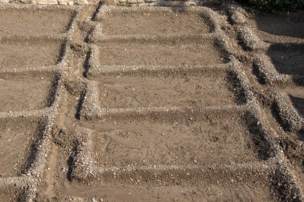 Geploegd Veld Met Sporen Zien Het Voorjaar — Stockfoto