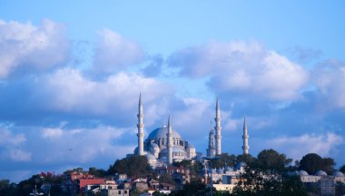 İstanbul 'daki Osmanlı tarzı caminin dış görünüşü