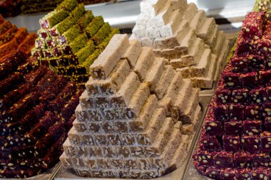 Bir sürü geleneksel Türk Lokum şekeri.