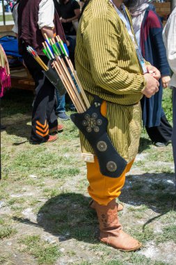 Okçular için eski usul tahta oklar.