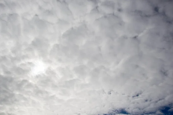 Nuvole Bianche Sono Sullo Sfondo Del Cielo Blu — Foto Stock