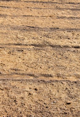İlkbaharda tarlaya sürülmüş ve izleri var.