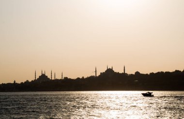 İstanbul 'daki Osmanlı tarzı caminin dış görünüşü