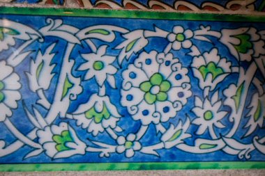 Osmanlı el yapımı çiçek desenli Türk fayansları